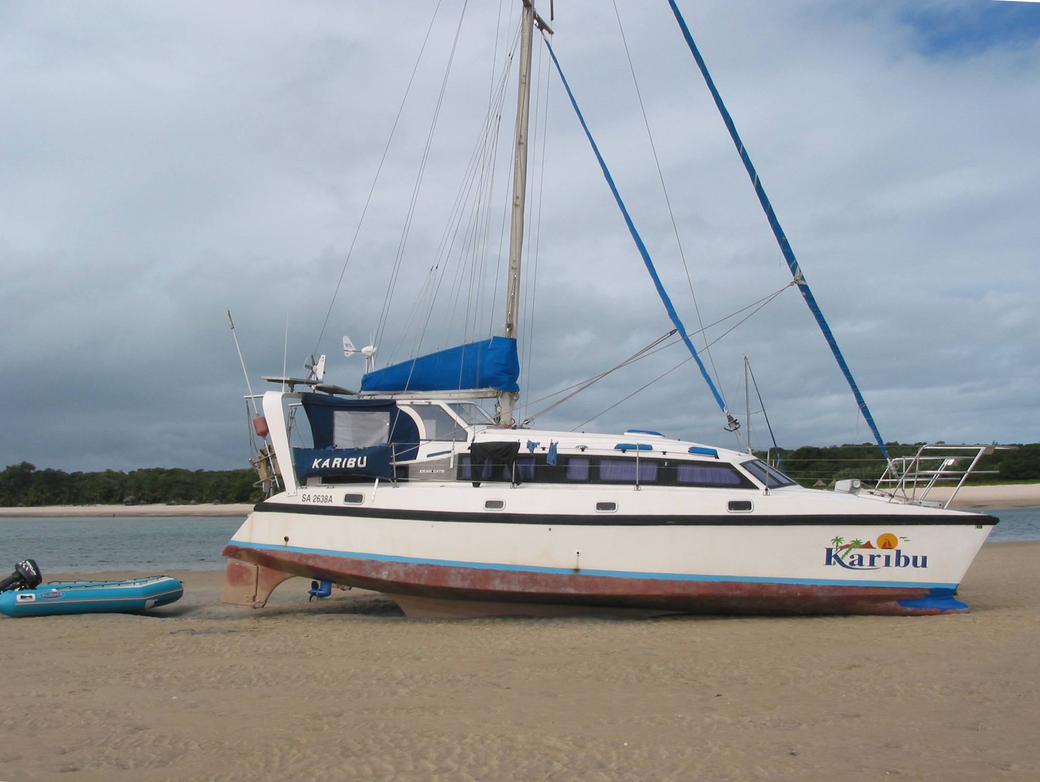 Yacht Karibu Grounded